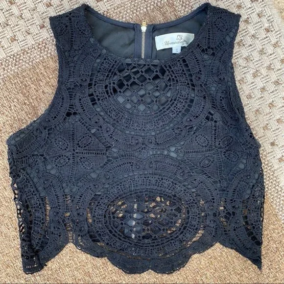 Urmoda Black Lace Cropped Tank Top - Picture 3 of 4